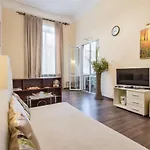 Opposite Shevchenko Park Apartman Odessza