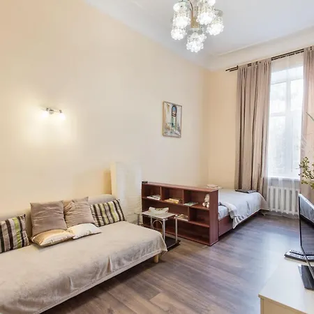 Opposite Shevchenko Park Апартаменты Одесса